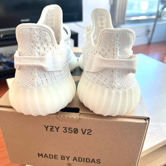 Adidas Yeezy Boost V2 - Size Us 5 (fits W6 - 6.5) - Picture 2 of 6